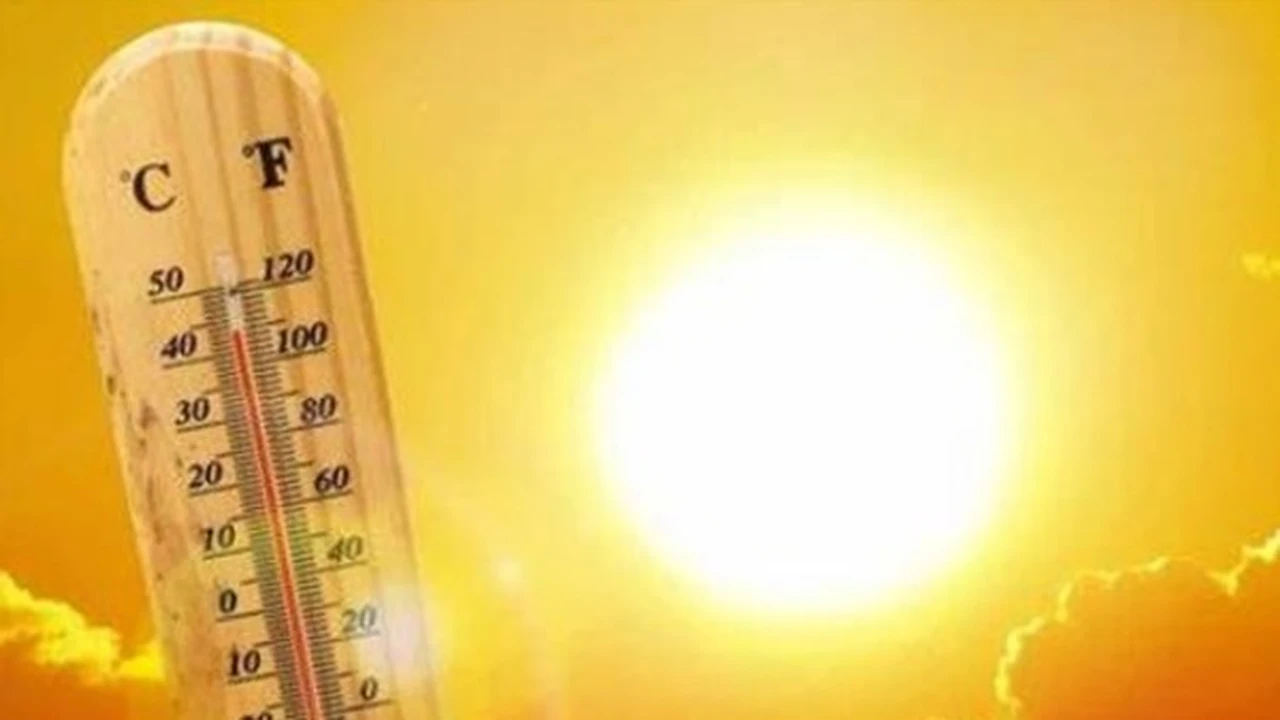 طقس الأحد 12 أبريل 2026: أجواء حارة وموجة من الأتربة في البلاد